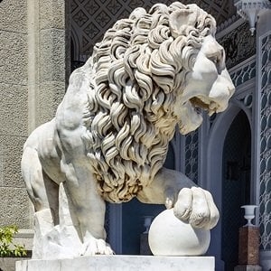Lion Statue Get Answers For One Clue Crossword Now